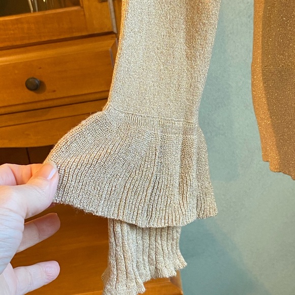 Thalia Sodi elegant metallic  top with cut… - Picture 4 of 8